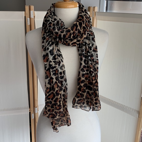 Animal print polyester scarf. - Picture 4 of 13